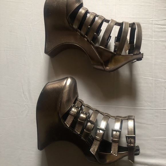 Forever 21 Heel-less shoes - Picture 9 of 12